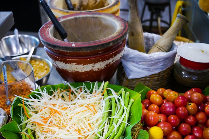 Foodie Experience of Historic Bang Rak - Comfort and Timing: Shoes, Rain, and a Moderate Fitness Level