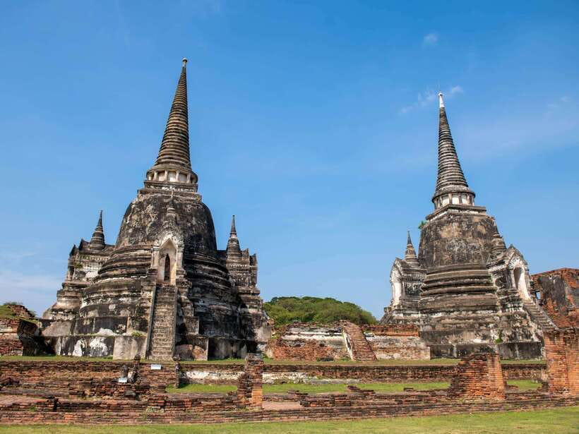 From Bangkok: Ayutthaya Historical Park Guided Day Trip - Wat Chaiwatthanaram: those towering stone chedis