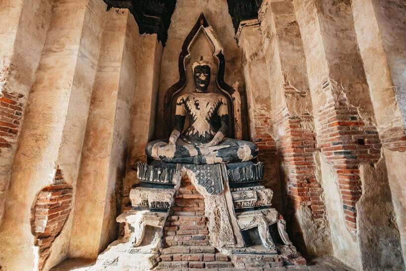 From Bangkok: Ayutthaya Temples Guided Tour with Lunch - Wat Mahathat: the Bodhi tree Buddha head moment
