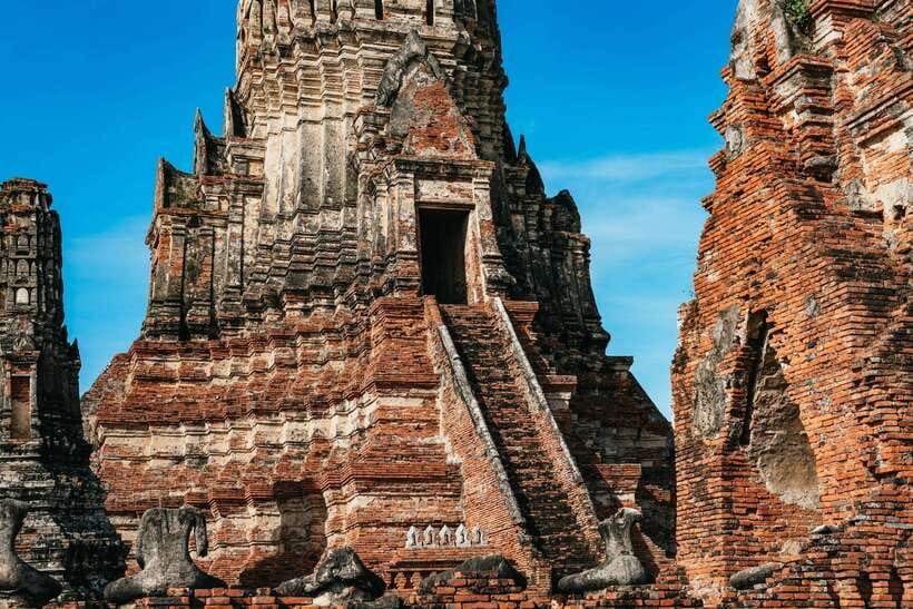 From Bangkok: Ayutthaya Temples Guided Tour with Lunch - Wat Chaiwattanaram and the Angkor-like design influence
