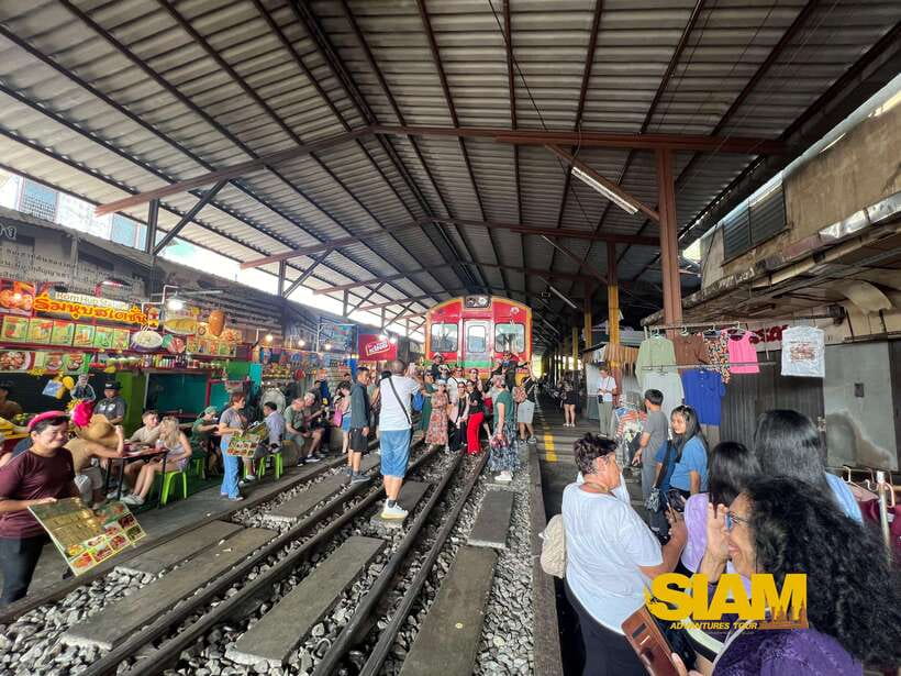 From Bangkok:Damnoen Floating Market and Railway Market Tour - From Central Bangkok to the Markets: The 6-Hour Logistics That Matter