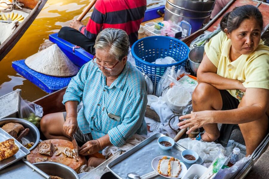From Bangkok: Damnoen Saduak Floating Market Guided Tour - The included canal ride: how the paddle boat changes the market