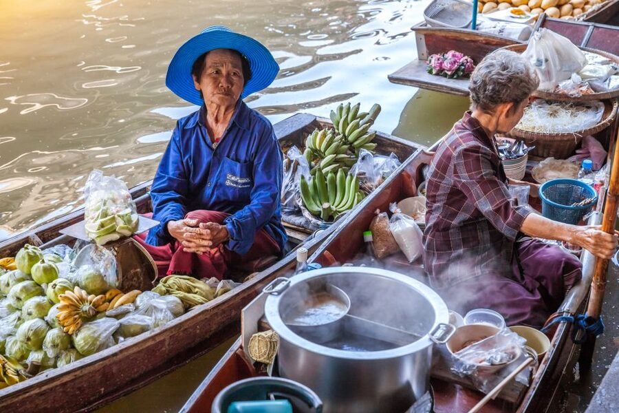From Bangkok: Damnoen Saduak Floating Market Guided Tour - Food you can grab on the water: what to look for