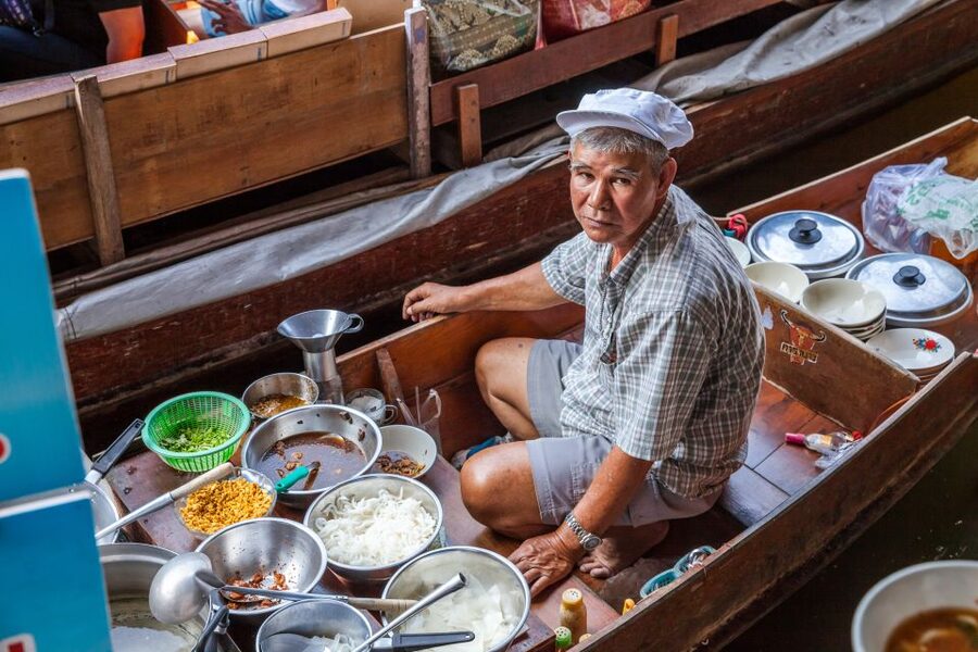 From Bangkok: Damnoen Saduak Floating Market Guided Tour - Buying stuff in the market: smart souvenirs and fair dealing