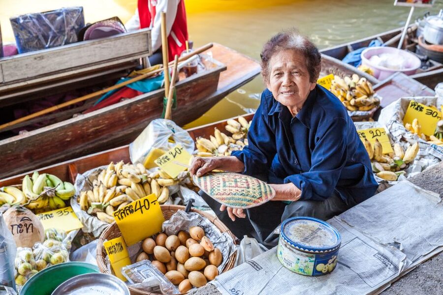 From Bangkok: Damnoen Saduak Floating Market Guided Tour - Guides and group size: why the tone matters on a crowded market day