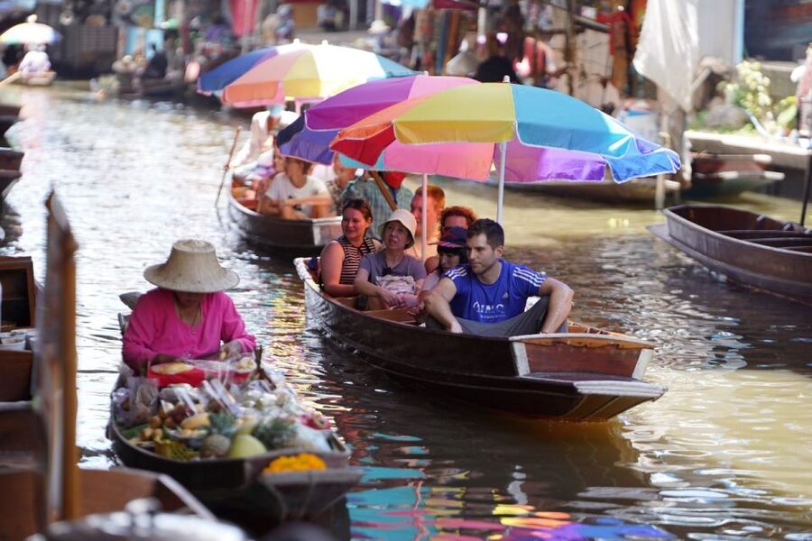 From Bangkok : Meklong Railway Market By Bus - Maeklong Railway Market: the umbrella pull-down show you can time
