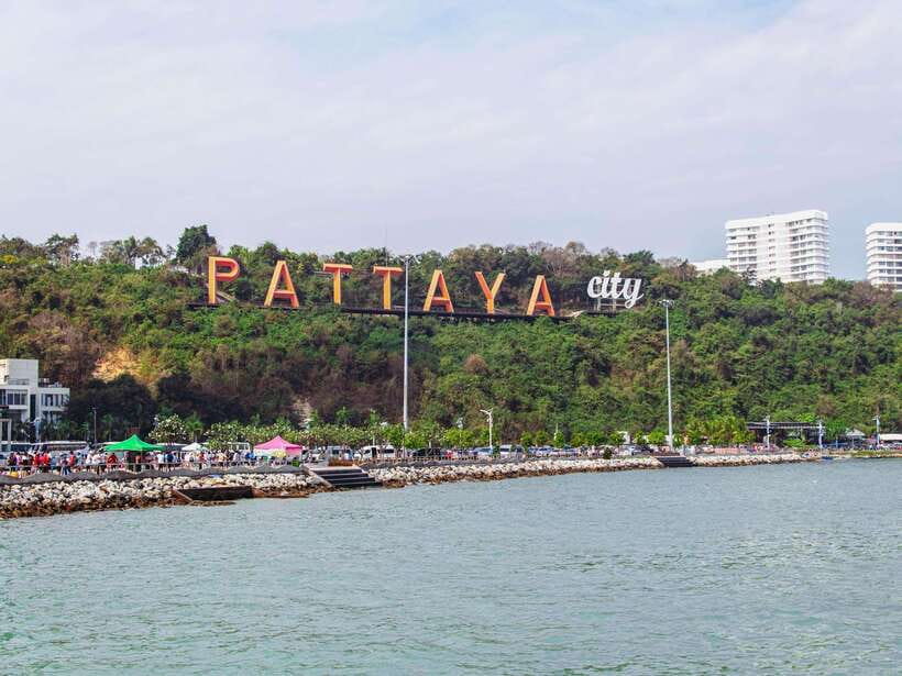 From Bangkok: Pattaya Koh Larn & Sanctuary of Truth Day Trip - Guides and small-group feel: why it can feel smooth instead of chaotic