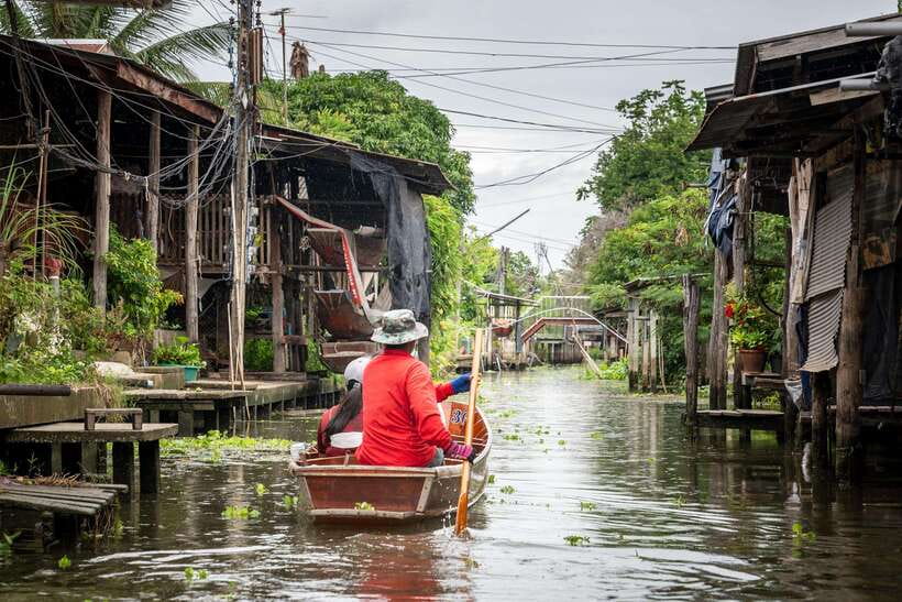 From Bangkok: Railway & Damnoen Saduak Floating Market Tour - Who This Tour Suits Best (And Who Should Skip It)