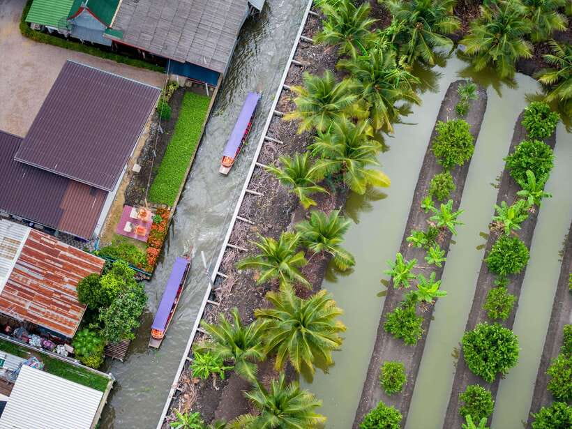 From Bangkok: Railway & Damnoen Saduak Floating Market Tour - Maeklong Railway Market: Talad Rom Hup and the Photo Stop Everyone Talks About