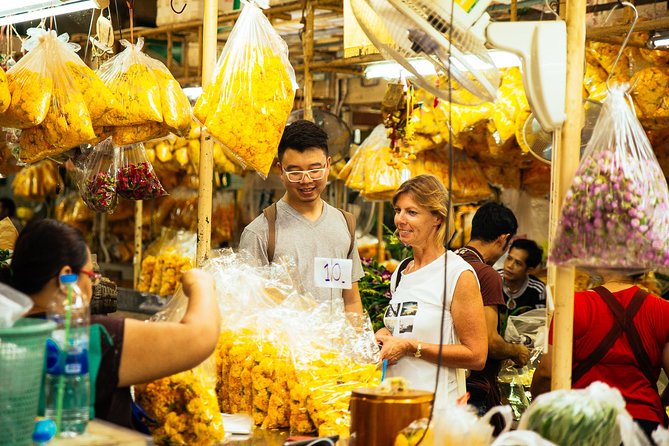 Full Day Bangkok PRIVATE City Tour With Locals - Wat Trimit & Wat Pho tickets - Cross the River, Then Control Your Own Lunch Break