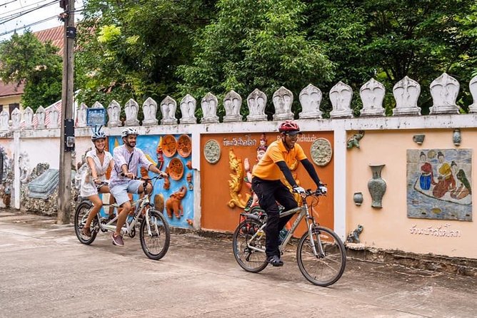 Full Day Cycling tour to Sukhothai Historical Park - Wat Si Chum: the photo moment and the day’s emotional payoff