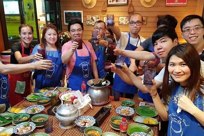 Fun Tuk Tuk Dinner and Massage in Old Town Bangkok - Chinatown street-food dinner and desserts, eaten the local way