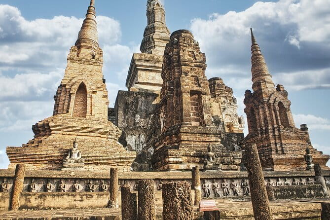 Glittering Ayutthaya Tour to Famous Sights, Market & Sunset Boat - Wat Yai Chaya Mongkol: The Temple Stop That Sets the Tone