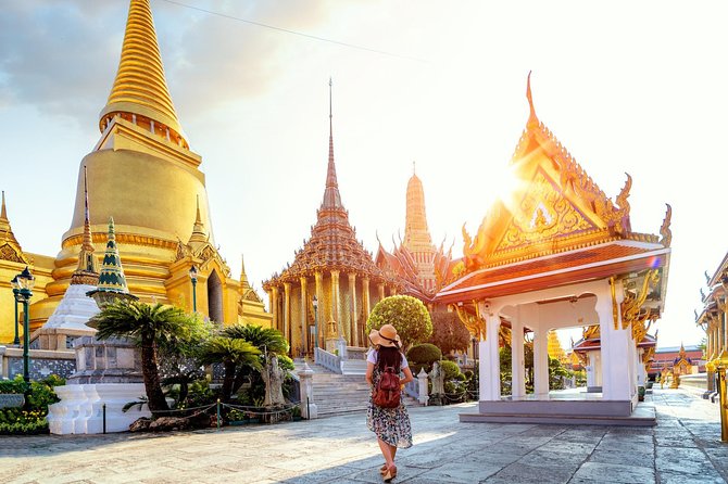 Grand Palace, Damnoen Floating Market & Maeklong Railway Market Tour – Full Day - The guide factor: what makes the experience feel easy