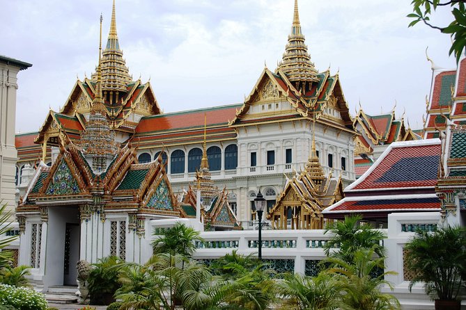 Grand Palace Glory and Emerald Buddha : Half-Day Tour in Bangkok - What to pack and how to handle the heat and crowds