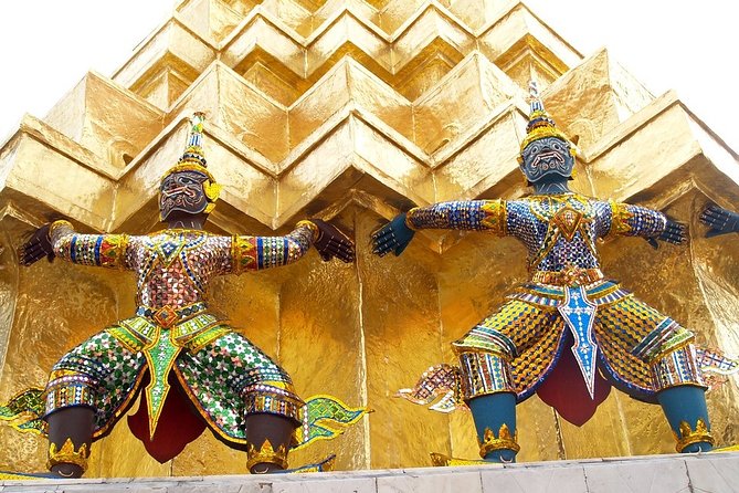 Grand Palace & Temples of Bangkok - Dress code and etiquette: your fastest route into the temples