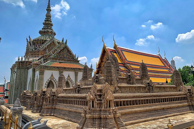 Grand Palace , Thai dance & Fun street walk in Bangkok - Khlong Ong Ang night bazaar street art walk at the right hour