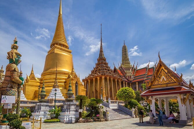 Grand Palace & Wat Phra Kaew Walking Tour with Professional Guide - Meeting at Golden Place and ending at Wat Phra Kaew