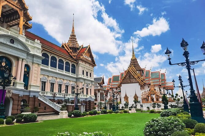 Grand Palace & Wat Phra Kaew Walking Tour with Professional Guide - Price and logistics you should understand before you go