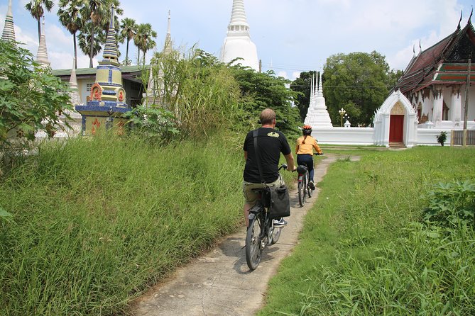 Half-Day Ayutthaya City Cultural Bike Tour - Chao Phrom Market: The Break From Stone and a Taste of Everyday Ayutthaya
