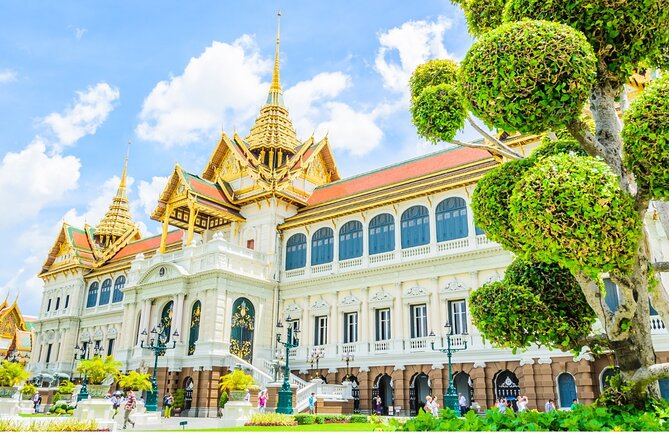 Half Day Private-Grand Palace and Temples of Bangkok Guided Tour - Wat Arun, the Temple of Dawn: the classic Bangkok landmark in a tight window
