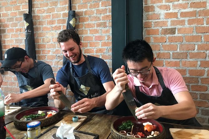 Hands on Thai Cooking Class and Market Tour - Lunch or Dinner: Eating the Meal Like a Chef