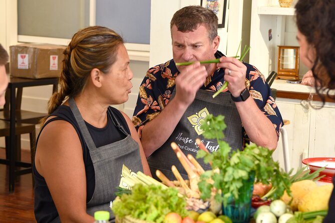 Hands-on Thai Cooking Class & Market Tour in Sukhumvit - Finding House of Taste in Sukhumvit Without Losing Time