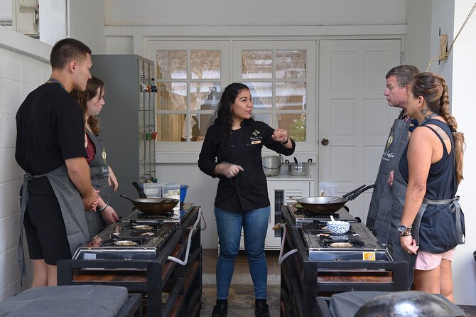 Hands-on Thai Cooking Class & Market Tour in Sukhumvit - Sitting Down to Eat: Meal Style and What to Expect