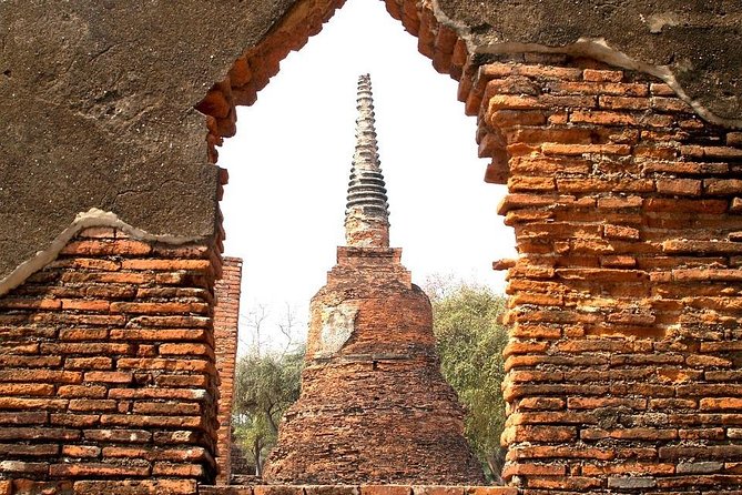 Historical City of Ayutthaya - Unesco Full Day Tour From Bangkok - Wat Yai Chaya Mongkhon: The Big Prang Moment