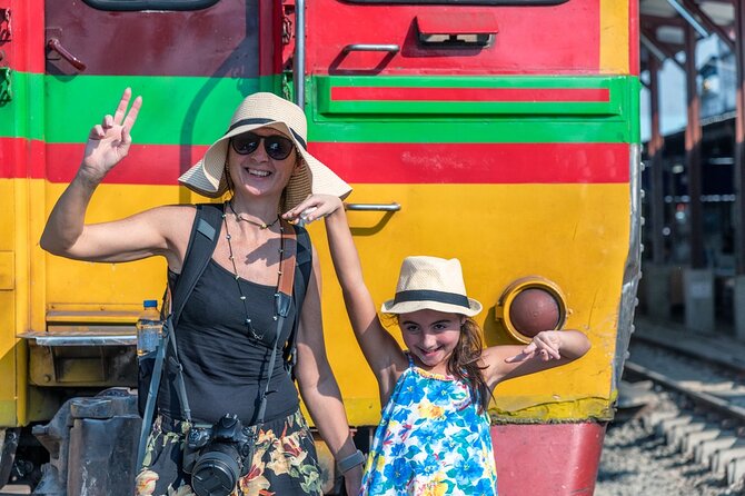 Iconic Markets: Damnoen & Train Market Explore - Transfers, Tickets, and Group Size: Why This Tour Feels Managed