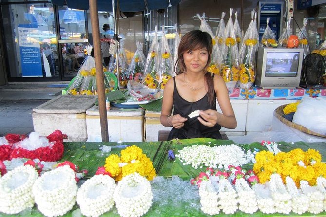 Laem Chabang Shore Excursion : Shopping, Massage & Food Tasting - Wat Traimit and the Golden Buddha: quick, unforgettable, and worth the stop