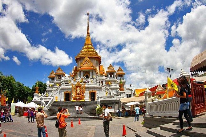 Lights, Camera, Landmark, & Canal: A Picture Perfect Bangkok Tour - Thai Outfit, Makeup, and the Private Photoshoot Setup