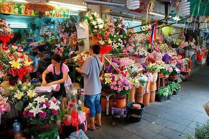 Lights, Camera, Landmark, & Canal: A Picture Perfect Bangkok Tour - Wat Pho and the Reclining Buddha: A Golden Photo Target