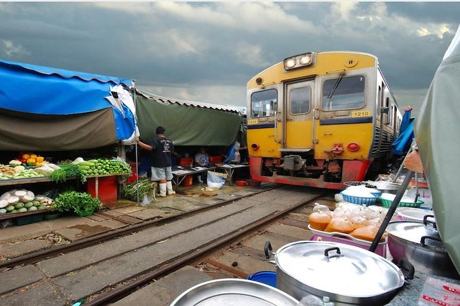 Maeklong & Damnoen Saduak Markets: Railway & Floating Market Tour - Where the Day Starts: River City and a Van Ride Out of Bangkok