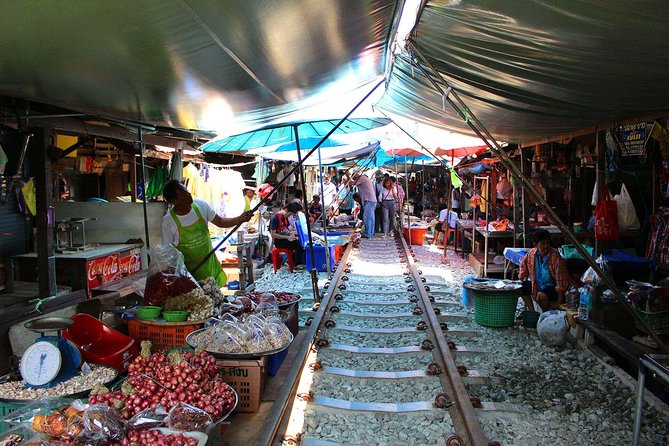 Maeklong & Damnoen Saduak Markets: Railway & Floating Market Tour - The Itinerary Flow: Two Markets, One Long Day of Switching Gears