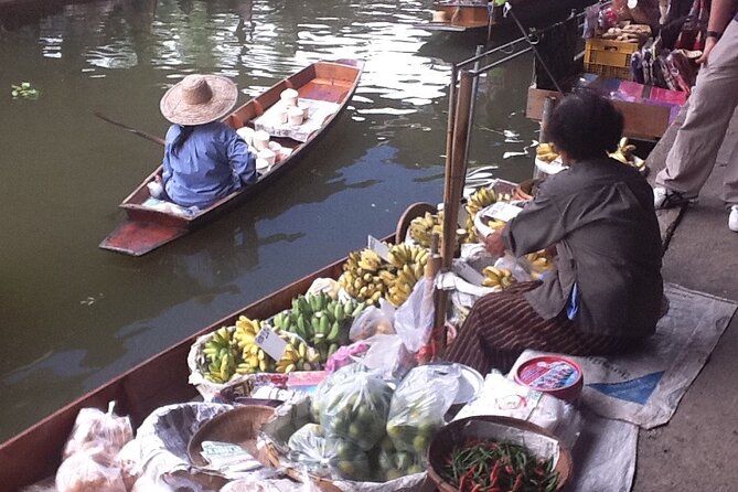 Maeklong & Damnoen Saduak Markets: Railway & Floating Market Tour - Crowd Control and What You Should Really Expect at Damnoen Saduak