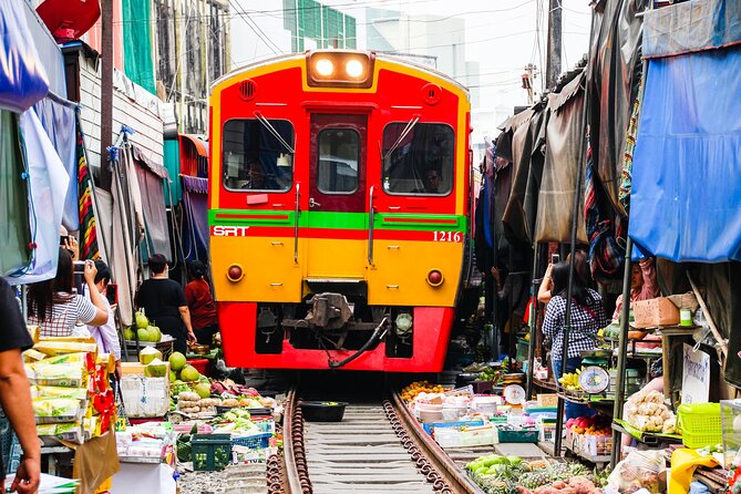 Maeklong Railway Market and Damnoen Saduak Floating Market Tour From Bangkok - Meeting at River City Bangkok, ending at MBK, and the Bangkok traffic reality check