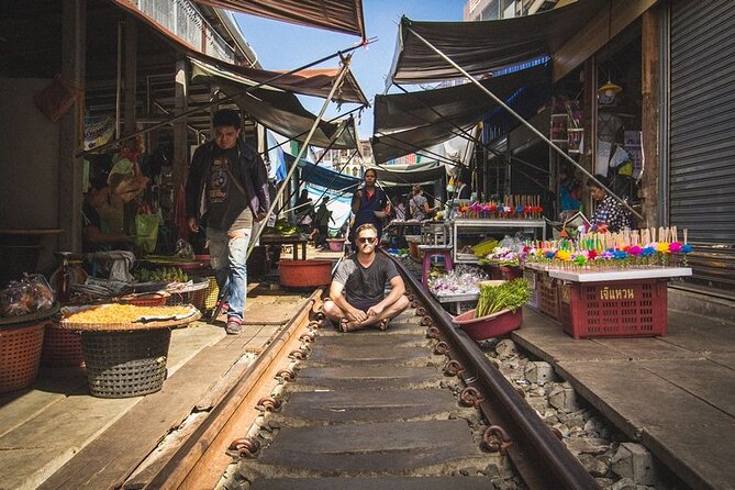 Maeklong Railway Market and Damnoen Saduak Floating Market Tour From Bangkok - Stop 2 at Damnoen Saduak Floating Market: long-tail boat cruising and canal browsing