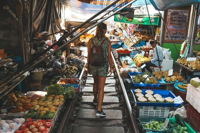 Maeklong Railway Market and Damnoen Saduak Floating Market Tour From Bangkok - Comfort tips for heat, crowds, and fast bathroom timing