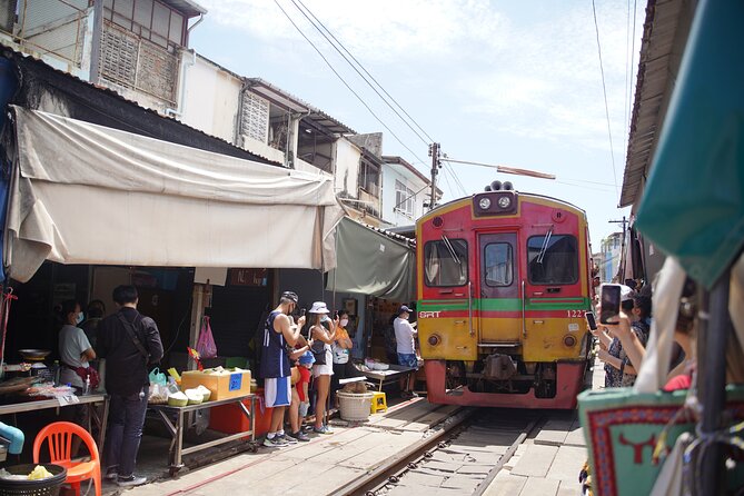 Maeklong Railway Market and Floating Market - Stop 2: Damnoen Saduak Floating Market, fruits, crafts, and canal life