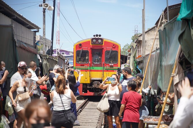 Maeklong Railway Market and Floating Market - Group size and how it affects your experience