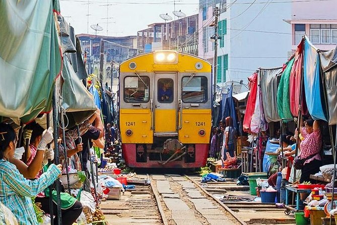 Maeklong Railway Market and Floating Market Tour from Bangkok - Damnoen Saduak Floating Market: Boats, Produce, and a Long-Tail Ride