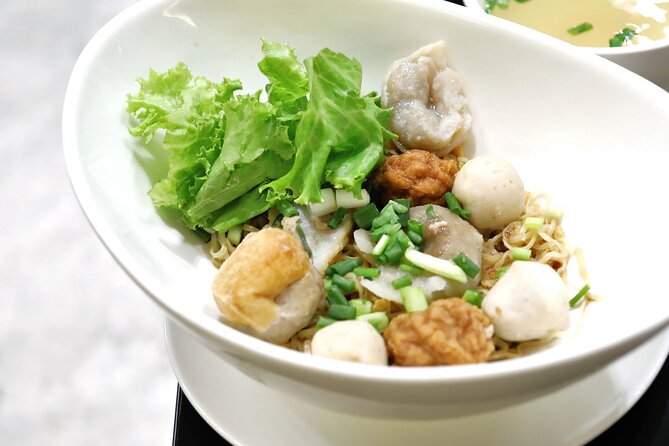 Michelin Guide Street Eats by Tuk Tuk: Bangkok Night Tour - Pa Tong Go Savoey: Fresh Doughnuts on Yaowarat
