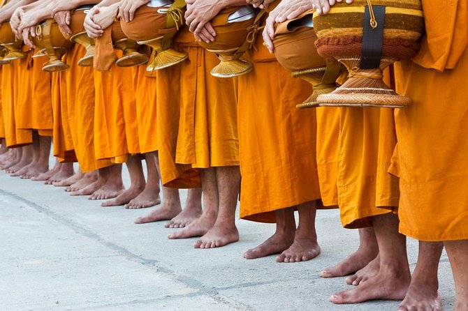 Morning Buddhist Almsgiving, Grand Palace and Flower Market Tour in Bangkok - Key things I’d watch for