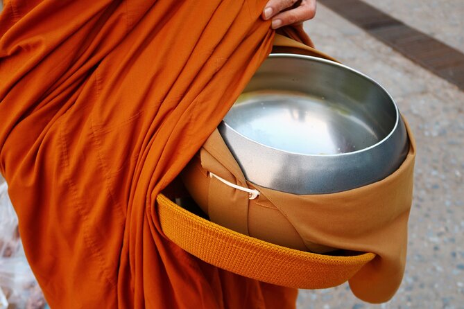 Morning Buddhist Almsgiving, Grand Palace and Flower Market Tour in Bangkok - A dawn start that actually makes sense in Bangkok