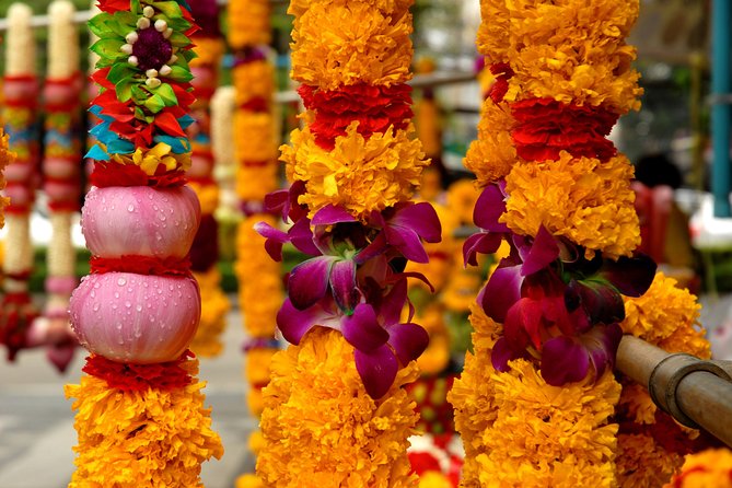 Morning Buddhist Almsgiving, Grand Palace and Flower Market Tour in Bangkok - Wat Phra Kaew: the Emerald Buddha and the rules that shape your visit