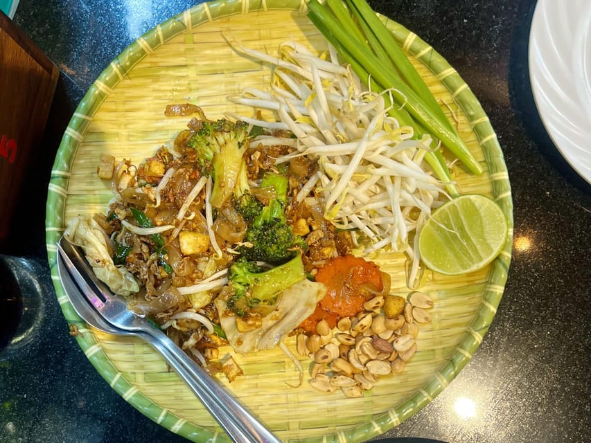 No Diet Club - Local food tour in Bangkok with many tastings - Vegetarians can join, but expect some flexibility