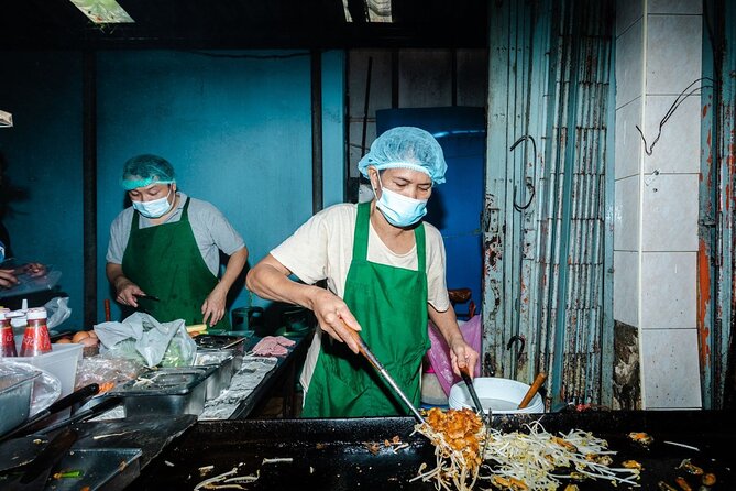 Old Siam Bangkok Food Tour with 15+ Tastings - What the tastings usually include, and what that means for your appetite