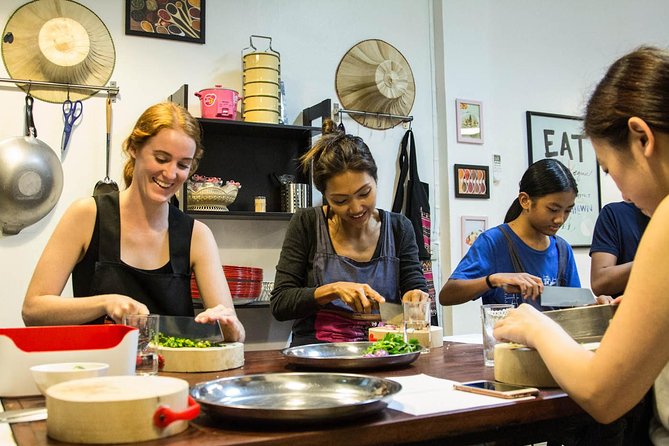Pink Chili - Thai Cooking Class and Market Tour in Bangkok - Who Should Book This Class (and Who Might Skip It)