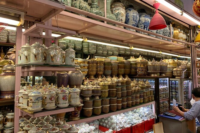 Private Exclusive Guided Chatuchak Weekend Market Shopping Tour - Lunch, coffee, tea, and the half-day energy budget